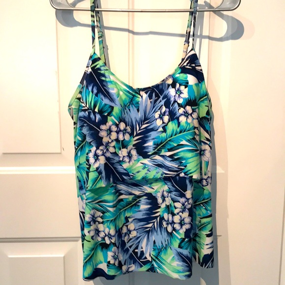 St. John’s Bay Tankini with swim skirt. - Picture 1 of 6